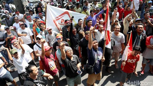Driver Taksi Online Gelar Aksi Tolak Eksploitasi kerja