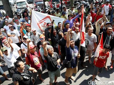 Driver Taksi Online Gelar Aksi Tolak Eksploitasi kerja