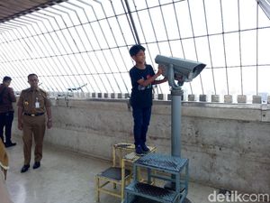 Libur Sekolah, Ismail Diajak Anies Keliling Monas