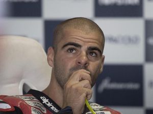 Video: Aksi Jahat Pebalap Romano Fenati Video: Aksi Jahat Pebalap Romano Fenati