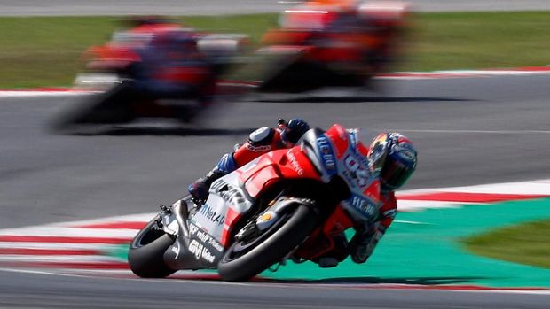 Andrea Dovizioso baru saja menggusur Valentino Rossi dari posisi kedua.