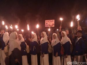 Sambut 1 Muharam, Warga Tangsel Pawai Obor, Zikir, dan Doa Bersama