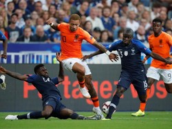Setelah tertinggal 0-1 di babak pertama, Belanda lantas meningkatkan intensitas serangannya di babak kedua. (Foto: Charles Platiau/REUTERS)