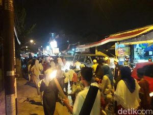 Keseruan Warga Depok dan Bekasi Pawai Obor Sambut 1 Muharam