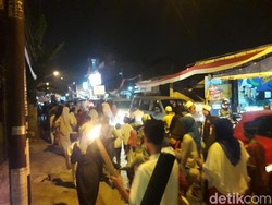 Keseruan Warga Depok dan Bekasi Pawai Obor Sambut 1 Muharam