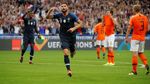 Les Bleus Tundukkan Oranje