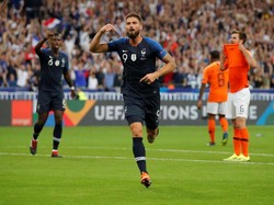 Namun Prancis menunjukkan respons cepat. Olivier Giroud mengembalikan keunggulan timnya dengan gol cantik, usai menyambut umpan Benjamin Mendi dengan sepakan voli first time. (Foto: Charles Platiau/REUTERS)