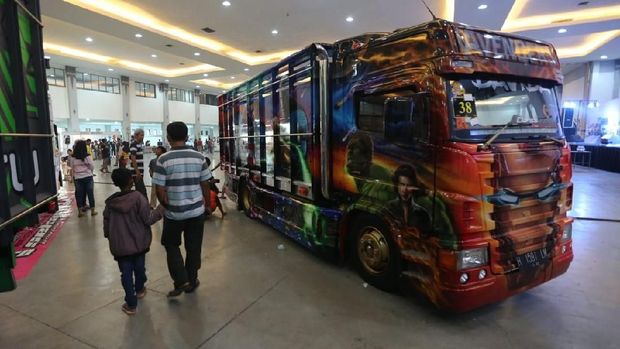 Pemilik bus, Kendal Danu Siswoyo mengaku bahwa menghabiskan dana modifikasi hingga Rp300 juta untuk mengalahkan 139 truk modifikasi lain.