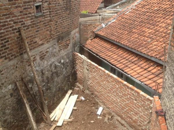 Begini Penampakan Rumah Eko yang Diblokade Tembok Tetangga