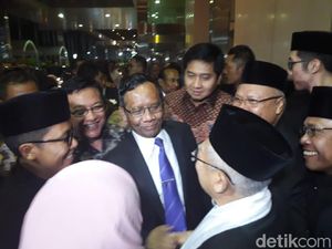 Potret Pertemuan Maruf-Mahfud di Resepsi Nikah Putra Bamsoet