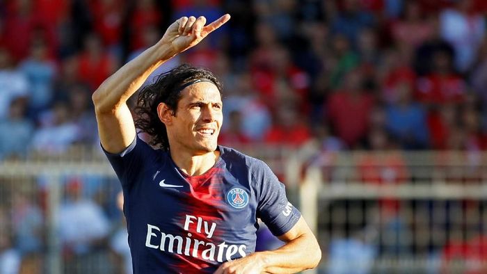 Soccer Football - Ligue 1 - Nimes Olympique vs Paris St Germain - Stade des Costieres, Nimes, France - September 1, 2018 Paris St Germains Edinson Cavani celebrates scoring their fourth goal Ê REUTERS/Emmanuel Foudrot