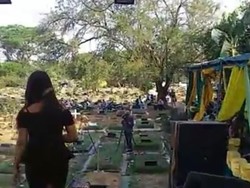 Viral Dangdutan di Area Kuburan Jaktim, Ini Cerita di Baliknya