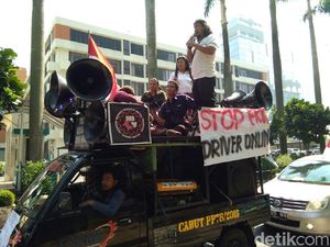 Driver Taksi Online Demo Kantor Grab di Lippo Kuningan Driver Taksi Online Demo Kantor Grab di Lippo Kuningan
