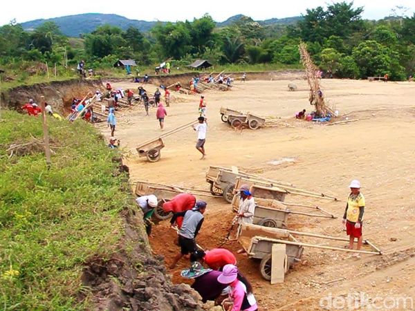 Intip Perjuangan Warga Pelosok Sulsel Bangun Landasan Bandara