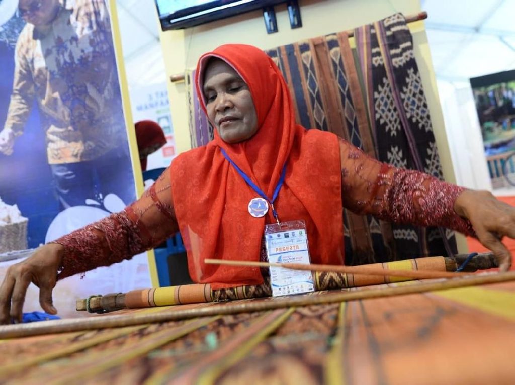 Kemendes Pamerkan Alat Canggih untuk Bantu Warga Desa di Sumbawa Kemendes Pamerkan Alat Canggih untuk Bantu Warga Desa di Sumbawa