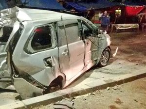 Mobil Tabrak Pembatas Jalan di Jakut, Satu Orang Tewas