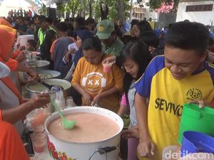 Ini Keseruan Warga Jombang Berebut Dawet Peringati Tahun Baru Islam