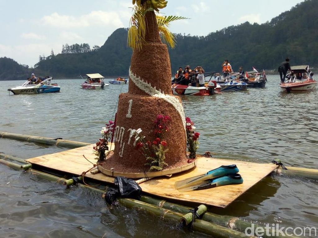 Begini Ritual Warga Ponorogo Saat 1 Suro Begini Ritual Warga Ponorogo Saat 1 Suro