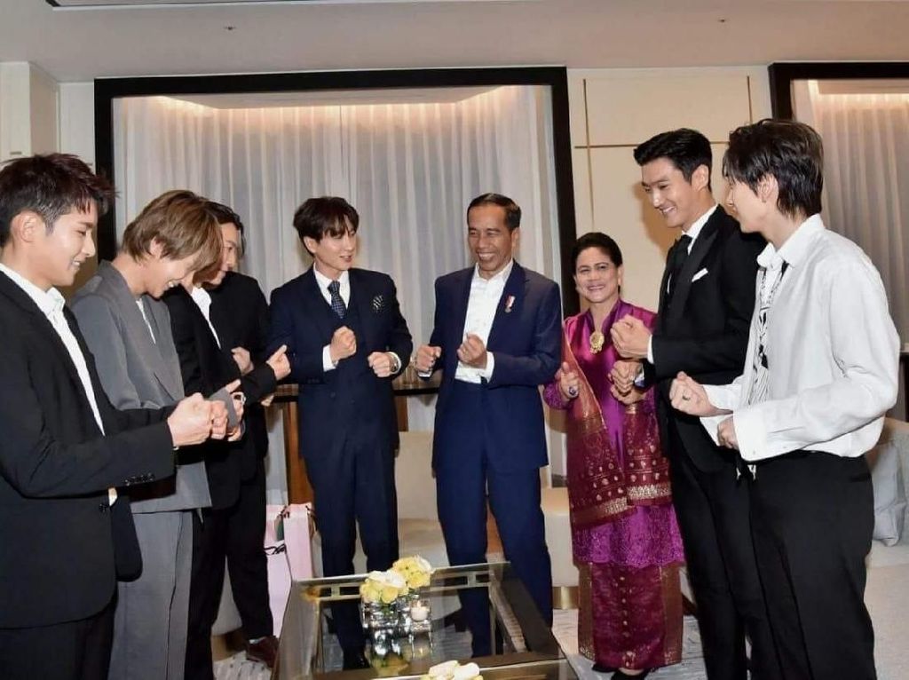 Jokowi Goyang Dayung Bersama Suju, Reza Arap Tutup Channel YouTube Jokowi Goyang Dayung Bersama Suju, Reza Arap Tutup Channel YouTube