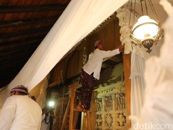 Melihat Prosesi Ganti Kelambu di Makam Sunan Kudus