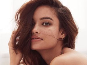 Gaya Liburan Model Filipina Pertama di Victorias Secret