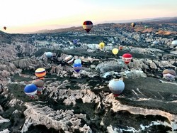 Naik Balon Udara di Turki, Pemandangannya Menakjubkan