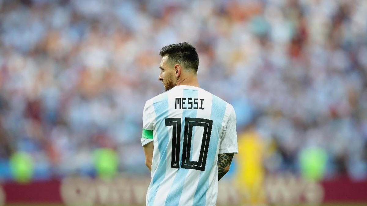 Lionel Messi menolak tawaran menjadi warga negara Spanyol (Alexander Hassenstein/Getty Images)