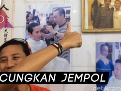 Video: Tingkah Sandi Bergaya di Dekat Foto Jokowi