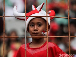 Termasuk suporter cilik ini.