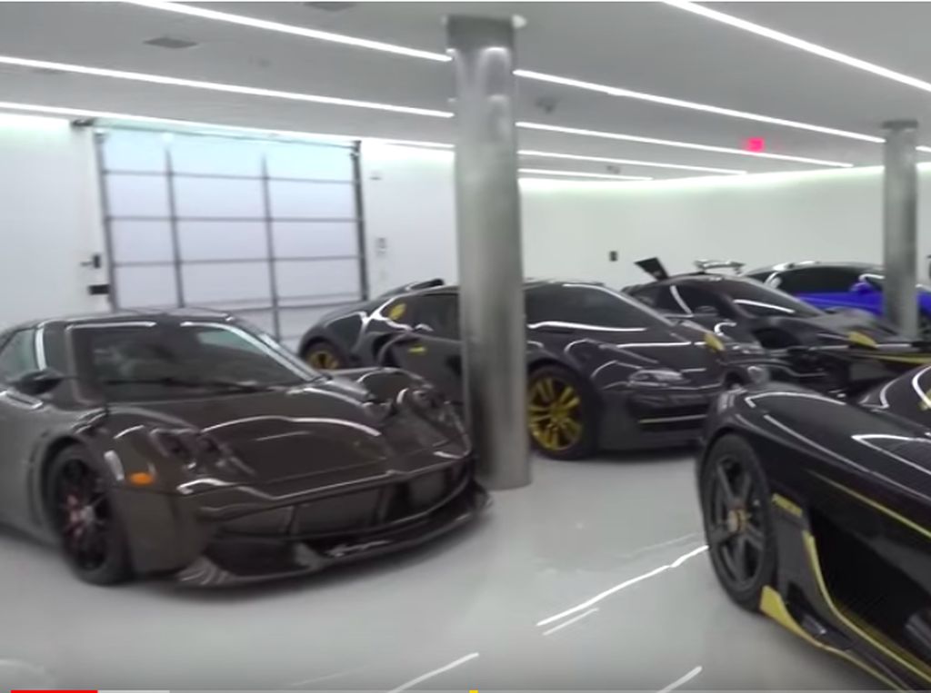 Wah! Garasi Ini Isinya Bugatti Cs Wah! Garasi Ini Isinya Bugatti Cs