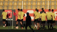 Tapi, melihat pengalaman Maradona melatih selama ini, publik pun ragu apakah Dorados sudah melakukan langkat tepat dengan mengangkatnya. (Carlos Ramirez/Getty Images)