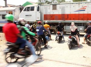 Agar Mesin Motor Tidak Tiba-tiba Mati di Tengah Rel Kereta Api Agar Mesin Motor Tidak Tiba-tiba Mati di Tengah Rel Kereta Api