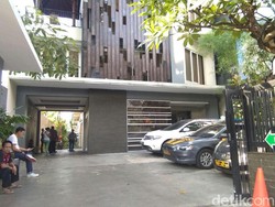 Sebelum Tewas, TFA ke Tendean Residence Bersama Wanita