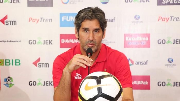 Pelatih Persija Jakarta, Stefano Cugurra Teco, dalam konferensi pers jelang laga melawan Borneo FC. (Foto: dok. Persija Jakarta) Pelatih Persija Jakarta, Stefano Cugurra Teco, dalam konferensi pers jelang laga melawan Borneo FC. (Foto: dok. Persija Jakarta)