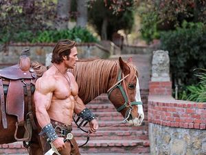 Hot! Intip Otot Kekar Aktor dan Binaragawan Mike OHearn