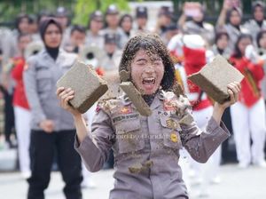 Aksi Silat Polwan Imut Marselina Oktavianti, Yuk Contoh Olahraganya!