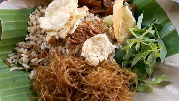 Mumpung Libur Bisa Puas Sarapan Nasi Ulam Gaya Betawi yang Sedap