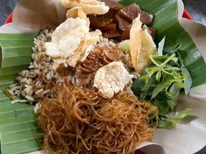 Mumpung Libur Bisa Puas Sarapan Nasi Ulam Gaya Betawi yang Sedap