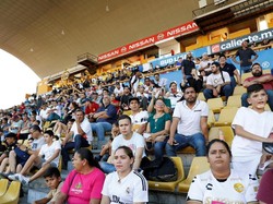 Inilah animo pendukung Dorados yang ingin menyaksikan langsung legenda sepakbola dunia melatih tim kesayangan mereka. (REUTERS/Henry Romero)