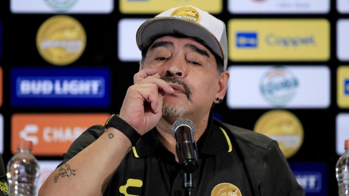 Diego Maradona dikabarkan dilarikan ke rumah sakit. (Foto: Carlos Ramirez/Getty Images)