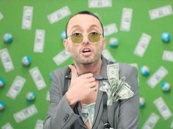 Penyanyi Turki Diselidiki karena Pakai Dolar AS di Video Klip