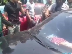 Oknum TNI Nyaris Diamuk Massa karena Tabrak Kendaraan di Pasar Rebo