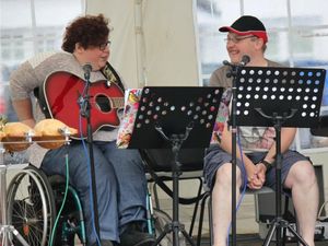 Ajak Keluarga Lebih Peduli Penyandang Disabilitas di Transmart Solo