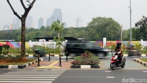 Terlalu! Pemotor Rampas Jalur Penyandang Disabilitas