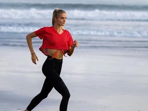 Gaya Memesona Alica, Pelari Cantik yang Disebut Atlet Terseksi di Dunia