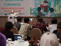 Risma Pamer Penanganan Bencana dan Pengelolaan Sampah di Surabaya