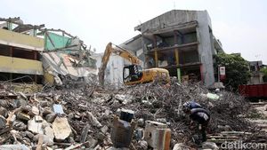 Bakal Direvitalisasi, Rusun Karang Anyar Mulai Dibongkar