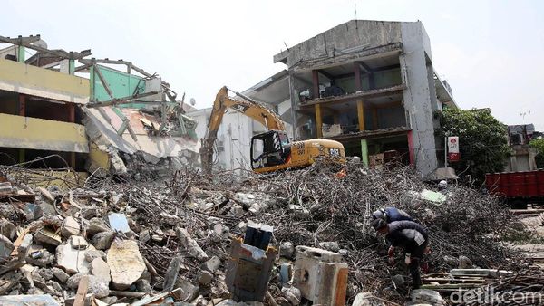 Bakal Direvitalisasi, Rusun Karang Anyar Mulai Dibongkar