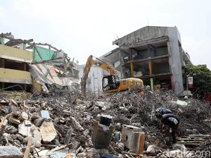 Bakal Direvitalisasi, Rusun Karang Anyar Mulai Dibongkar