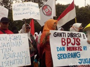 KSP Temui Pendemo BPJS di Depan Istana KSP Temui Pendemo BPJS di Depan Istana